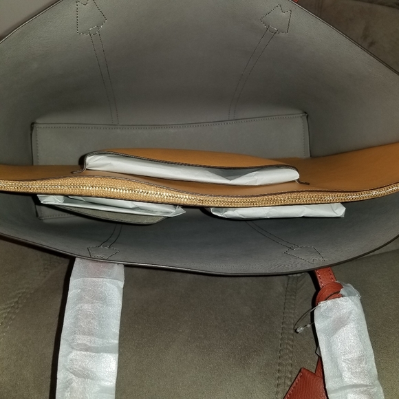 TORY BURCH PERRY TRIPLE-COMPARTMENT TOTE (NWT) - Picture 3 of 8